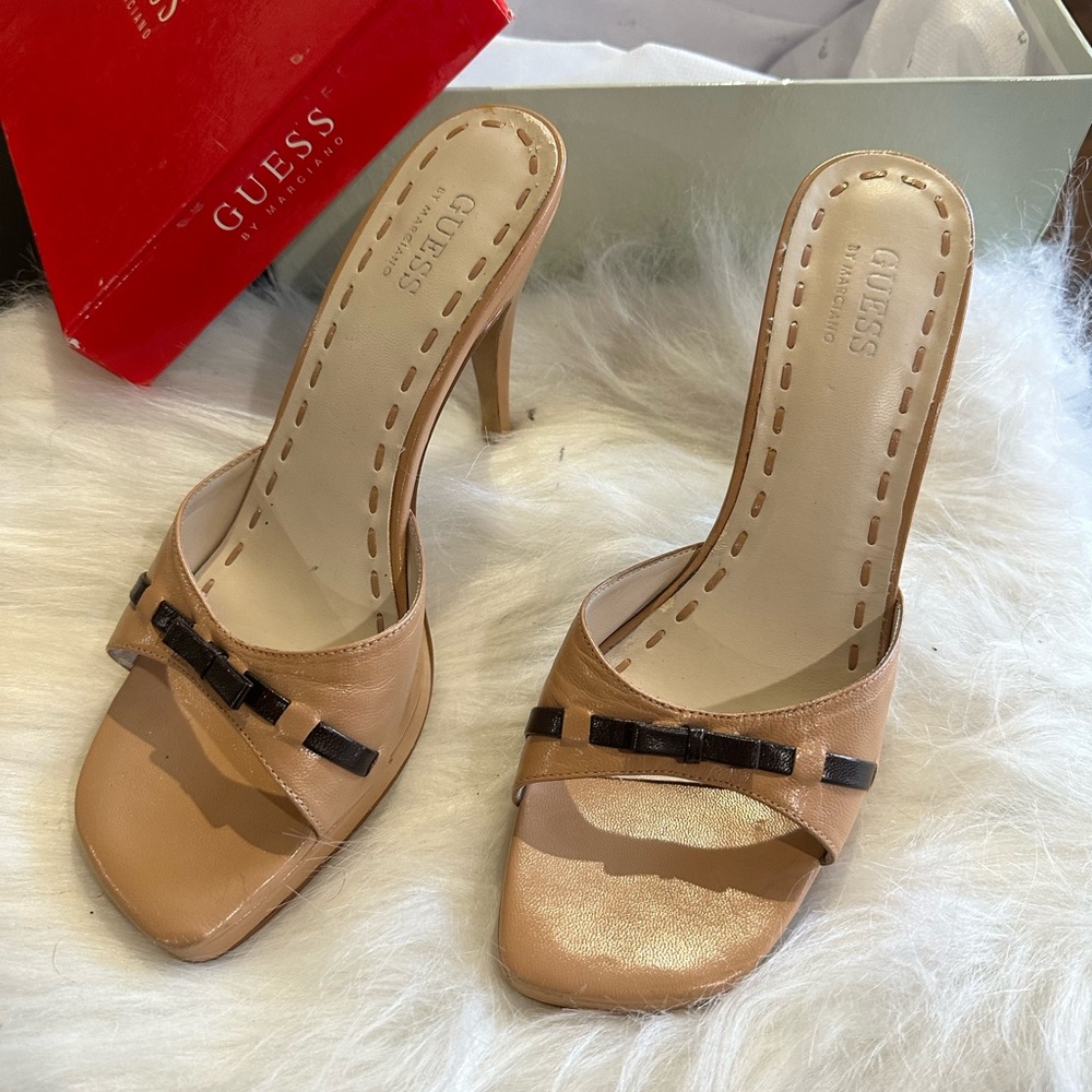 Sandal guesss camel color size 8